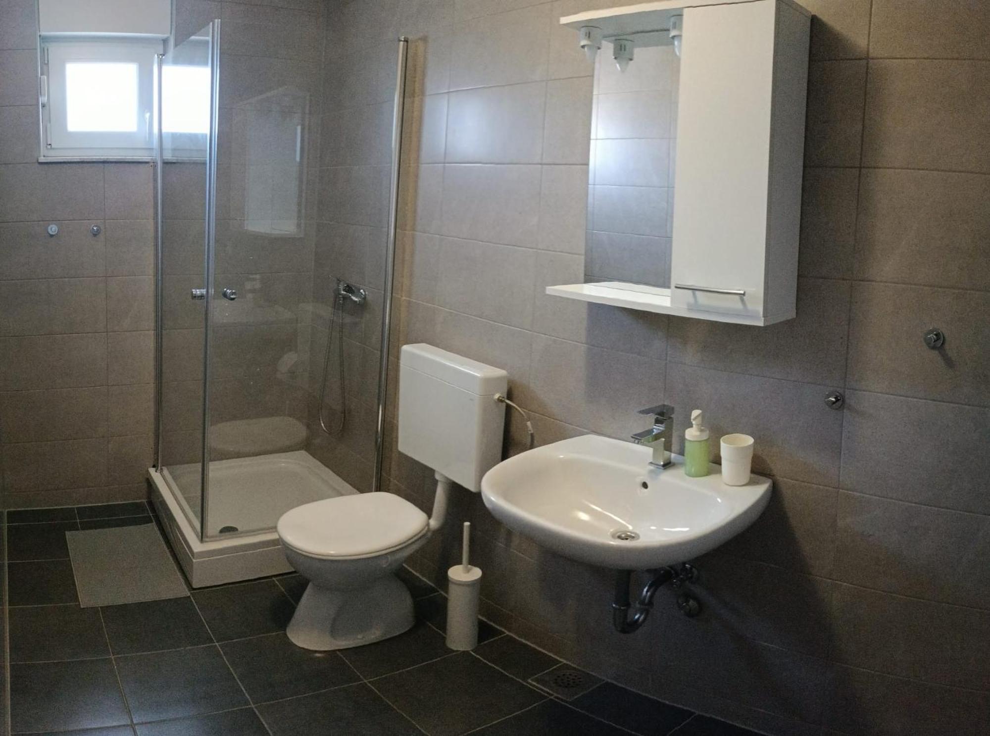 Apartments "Sun-Mauro" - Suitable For Groups Of People Novalja Exterior foto